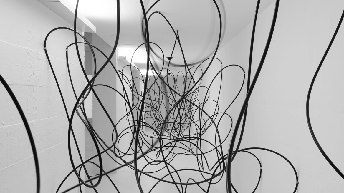 La artista alicantina Rosana Antolí realiza una performance en la Zabludowicz Collection