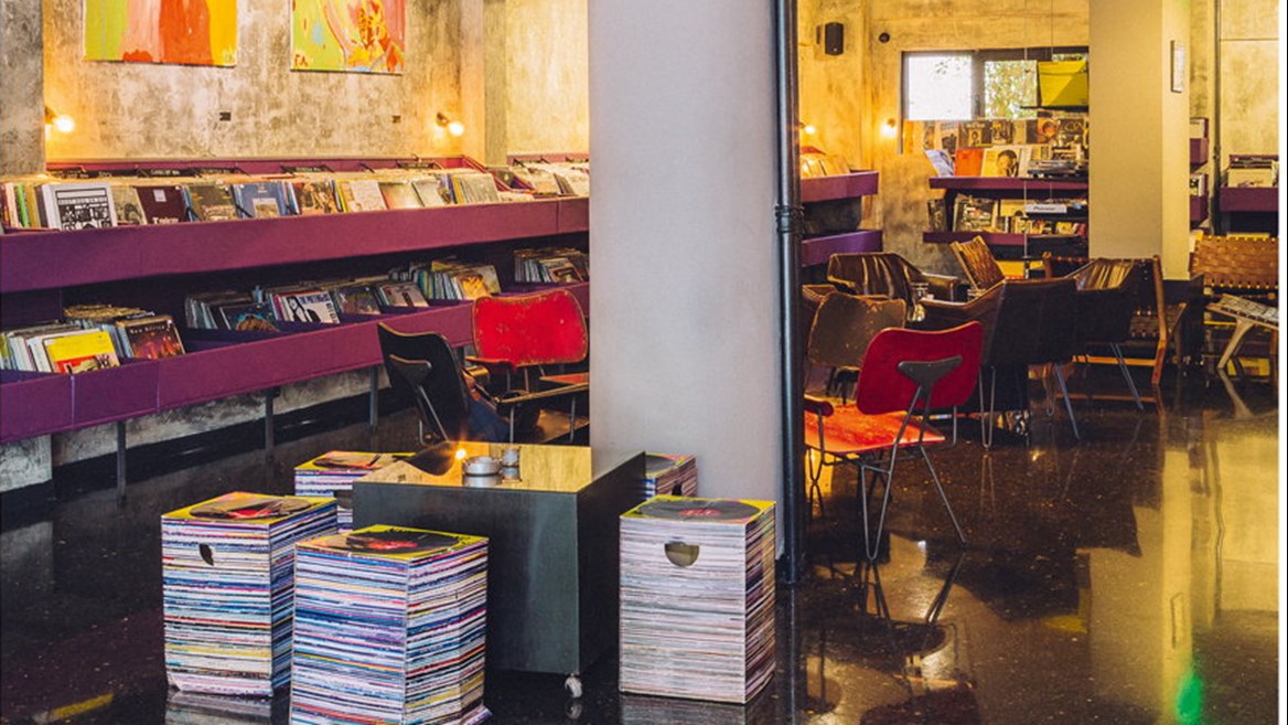 Tienda de discos y galería de arte con una gran agenda de eventos