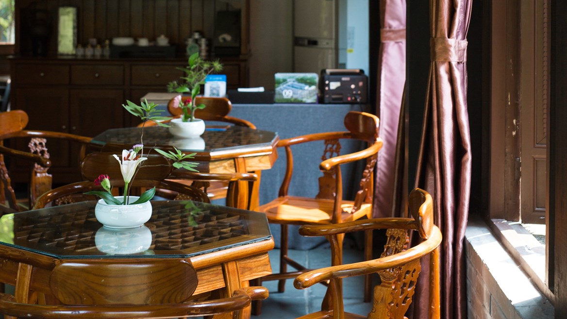 The ZhuZhu tea house is located in Meijiawu.